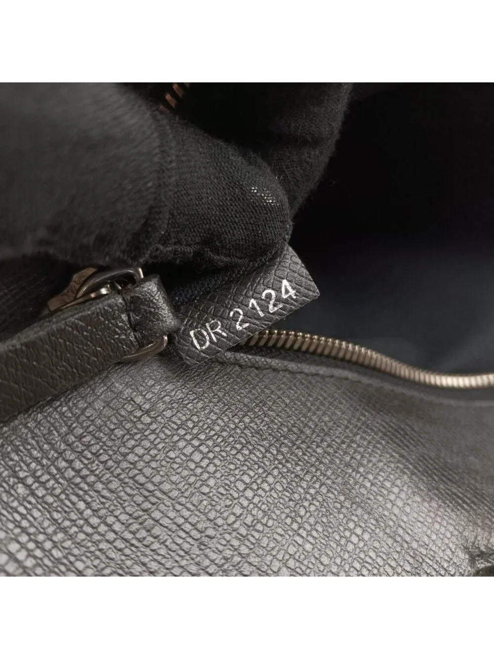 Louis Vuitton Porte Documents Business MM Black Taiga
